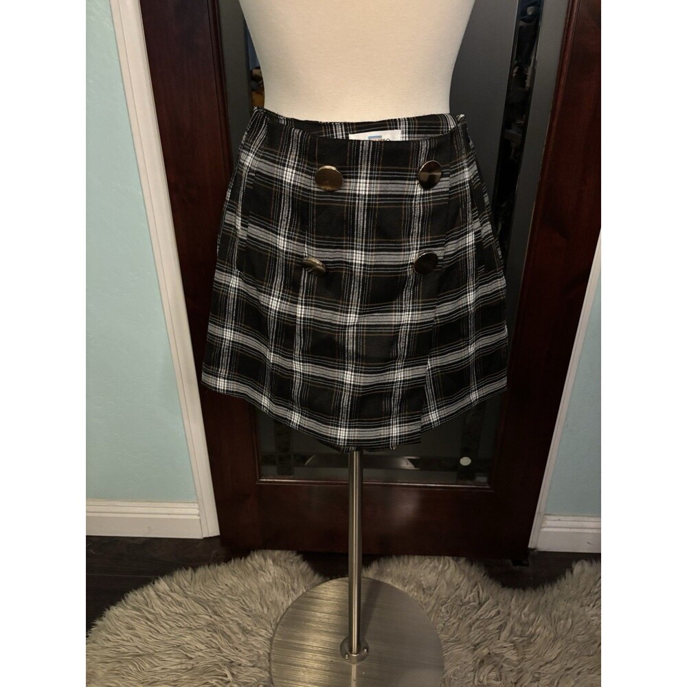 New Cali 1850 black & white Plaid Skort With Gold Faux Buttons size Small